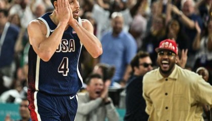 华体会官网-库里致命四连击引爆社媒 整个世界再次为其惊叹