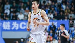 华体会体育-张镇麟8投3中&amp;三分6中2得到9分4板2助 加时赛最后时刻3分杀死比赛